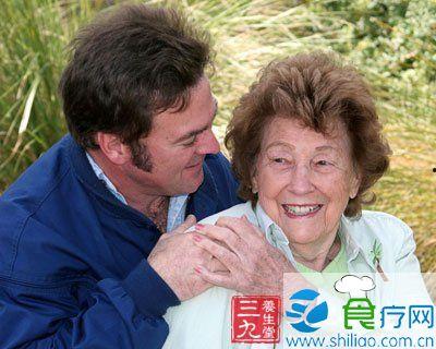 梦见老太太给一个大瓜吃