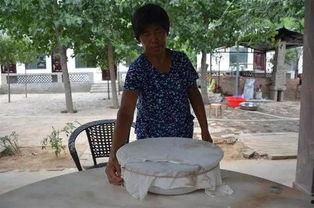 老家吃瓜大妈,老家吃瓜大妈的趣味生活点滴