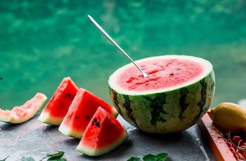 吃瓜享清凉,吃瓜享清凉，解锁夏日消暑新姿势